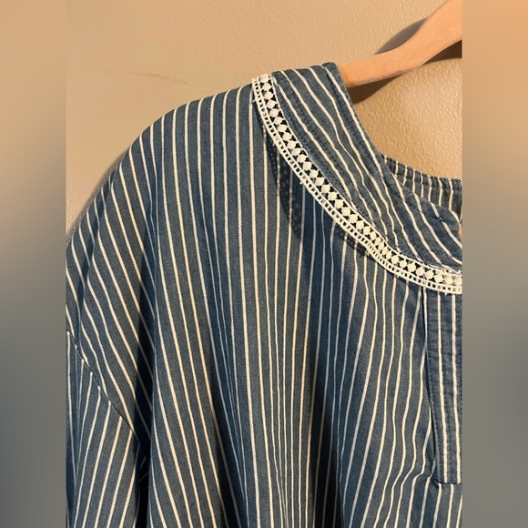 $8❤️Bundled Suzanne Betro Navy Striped Ruffle Top - Picture 3 of 6